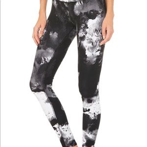 alo airbrush leggings